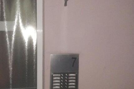 Schöne 2,5 Zimmer Wohnung mit Balkon zimmer