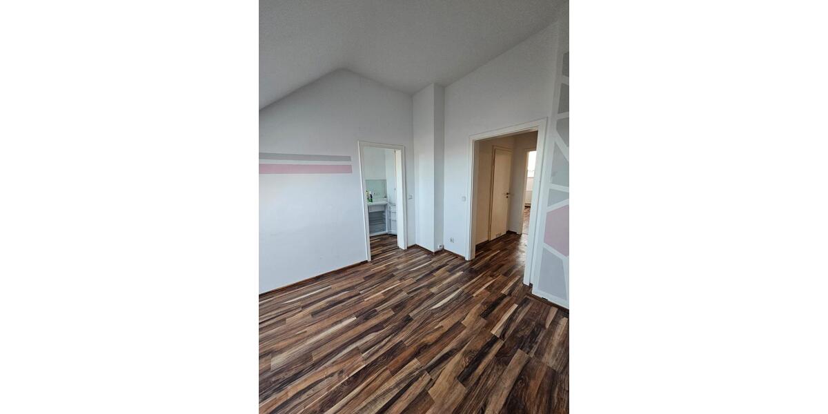 Dachgeschoßwohnung Duisburg Mittelmeiderich - 2 Zimmer, 44 m&sup2;, 400&euro; | Angebot:26347762