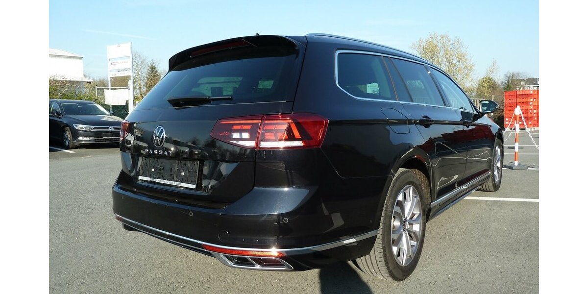 VW Passat Variant R-Line 2.0 TDI DSG Leder Navi LED 135.000 km 20.900 &euro; Ratingen 40885
