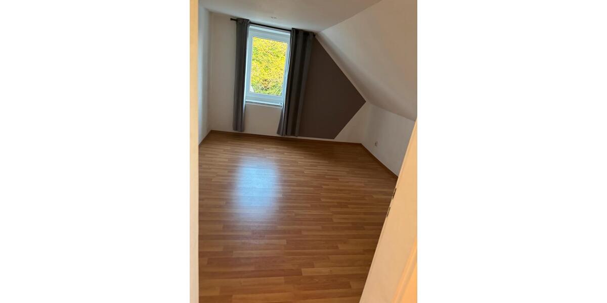 30 m² Dachgeschosswohnung in Essen-Überruhr – ab 01.03. 1 zimmer