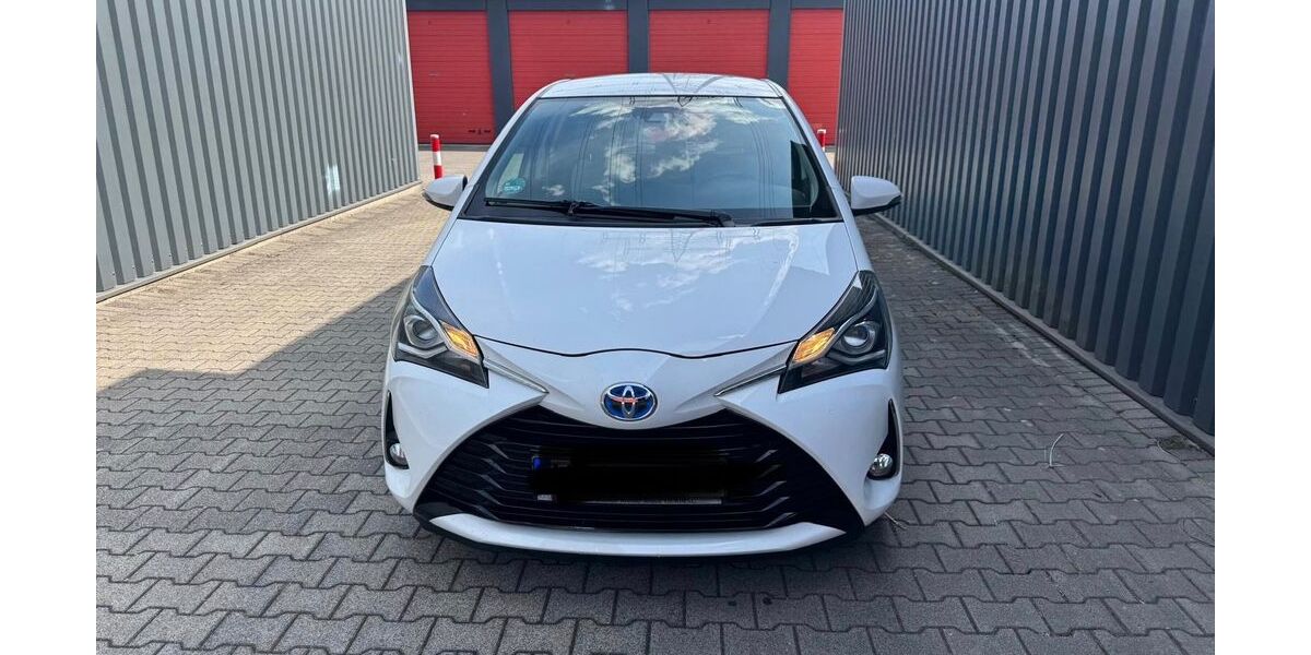 Toyota Yaris 96.911 km 12.300 &euro; Duisburg 47138