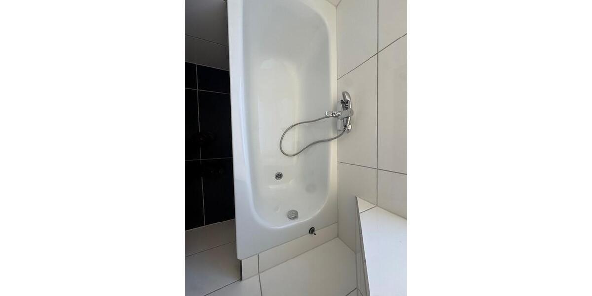 Dachgeschoßwohnung Duisburg Mittelmeiderich - 3 Zimmer, 48 m&sup2;, 385&euro; | Angebot:26115879