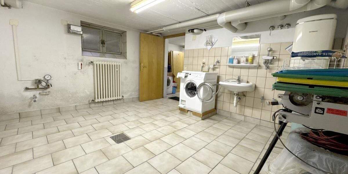 Mehrfamilienhaus, Wohnhaus Oberhausen Sterkrade-Nord - 9 Zimmer, 254 m&sup2;, 759.000&euro; | Angebot:25319533
