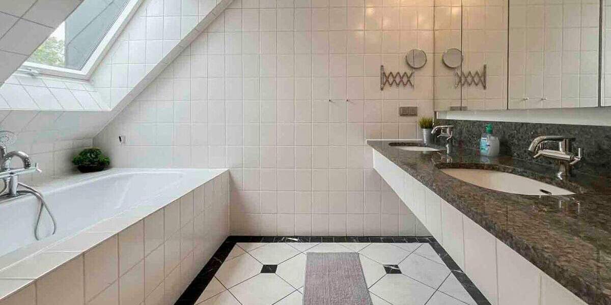 Exklusive Maisonette-Eigentumswohnung mit Sauna, großer Terrasse und außergewöhnlicher Architektur 5 zimmer