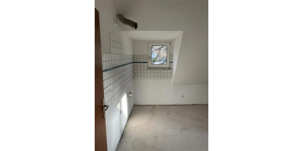 Dachgeschoßwohnung Duisburg Mittelmeiderich - 3.5 Zimmer, 73 m&sup2;, 508&euro; | Angebot:26234164