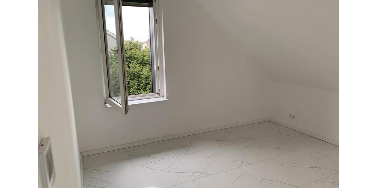 Dachgeschoßwohnung Oberhausen Schmachtendorf - 3.5 Zimmer, 85 m&sup2;, 850&euro; | Angebot:26122522