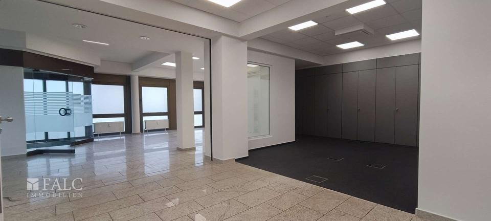 Raum für Visionen – stilvolle Gewerbeimmobilie mit Glasfront und Charakter zimmer