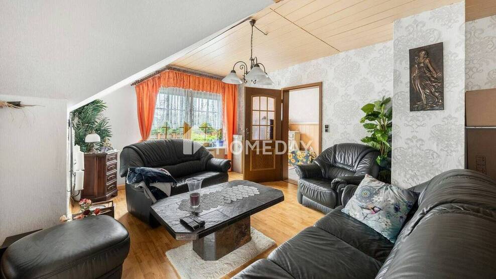 Einfamilienhaus mit Einliegerwohnung, großem Grundstück und vielseitigen Nutzungsmöglichkeiten 8 zimmer