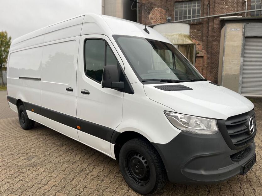 Mercedes-Benz Sprinter 172.839 km 25.500 € Essen 45136