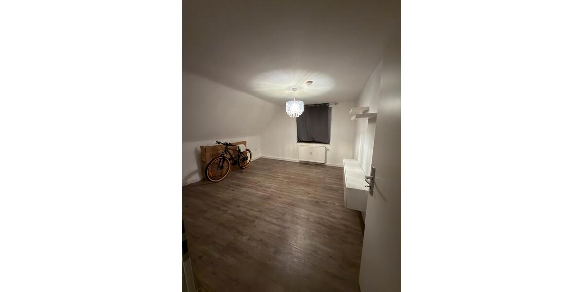 Dachgeschoßwohnung Essen Stadtbezirk VI - 3.5 Zimmer, 72 m&sup2;, 809&euro; | Angebot:24731097