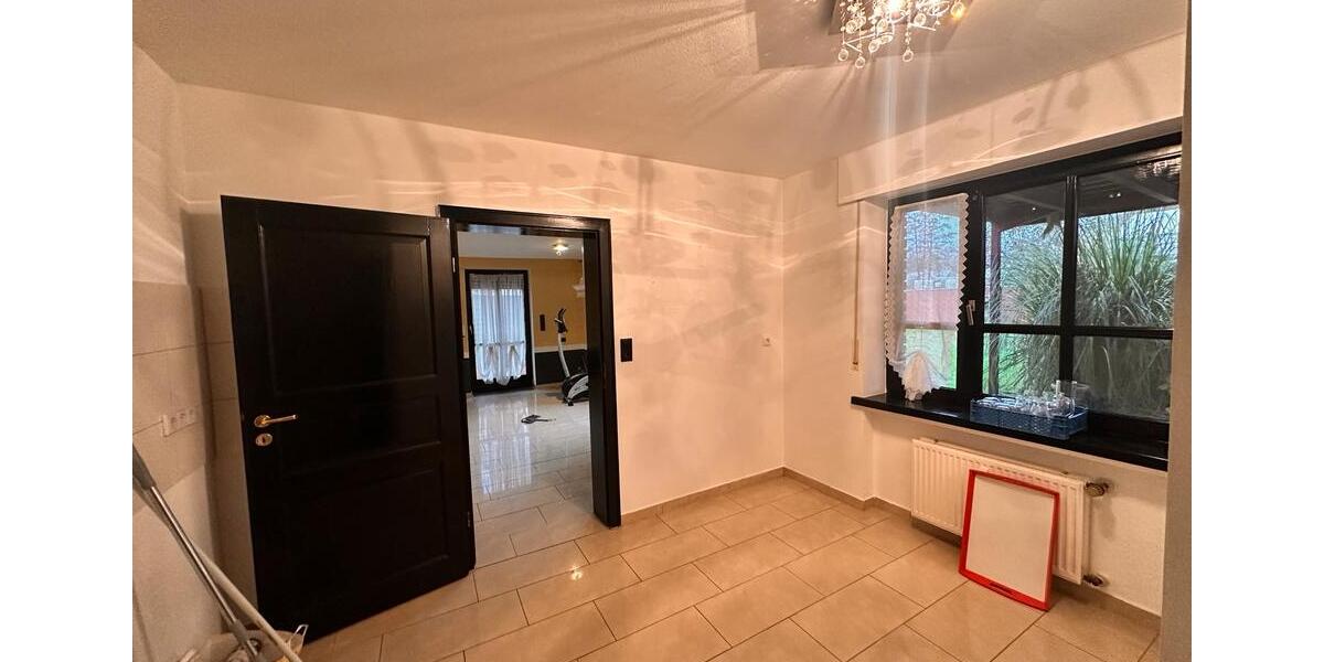 Große EG-Wohnung mit Garten – ideal für Familie & Gewerbe 3 zimmer