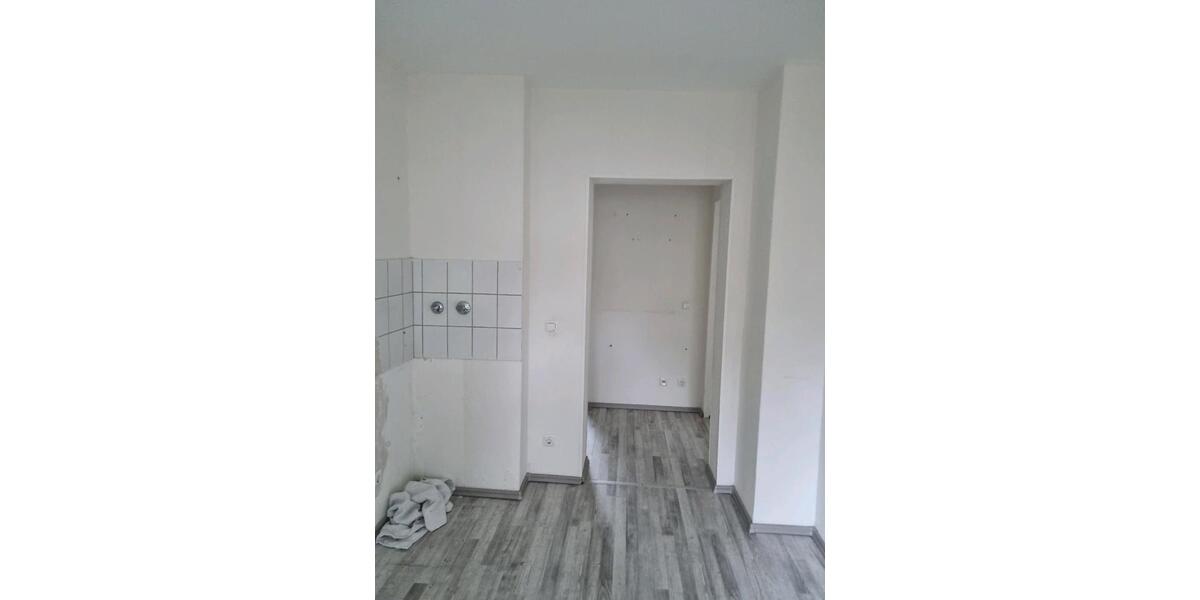 Wohnung EG rechts !!!! ZU VERMIETEN !!!! 3 zimmer