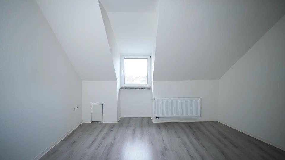 Dachgeschoßwohnung Hattingen - 1 Zimmer, 33 m&sup2;, 400&euro; | Angebot:26130716