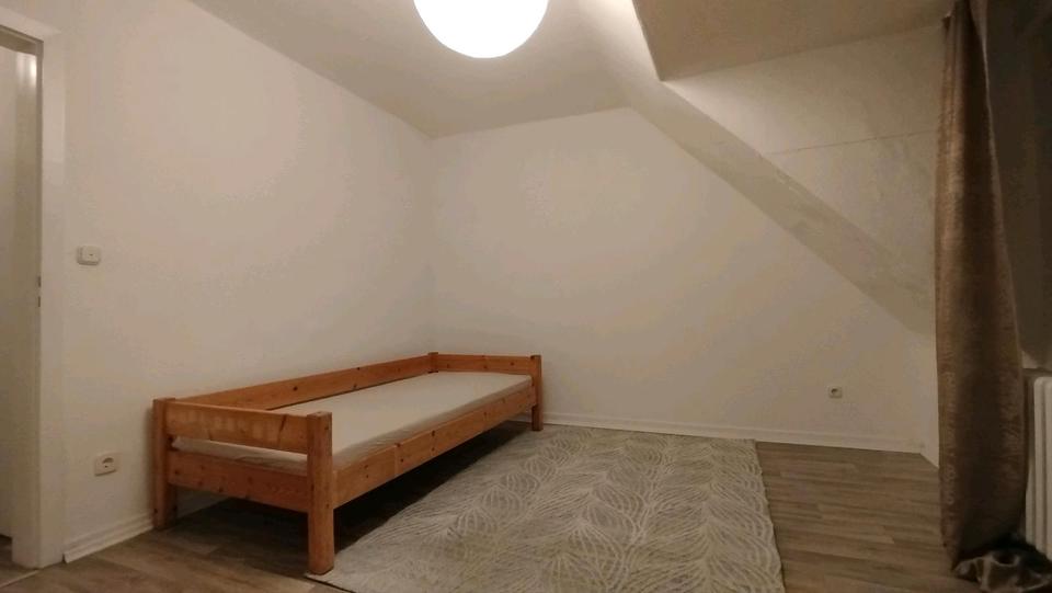 Dachgeschoßwohnung Essen Stadtbezirk III - 2 Zimmer, 44 m&sup2;, 310&euro; | Angebot:25523336
