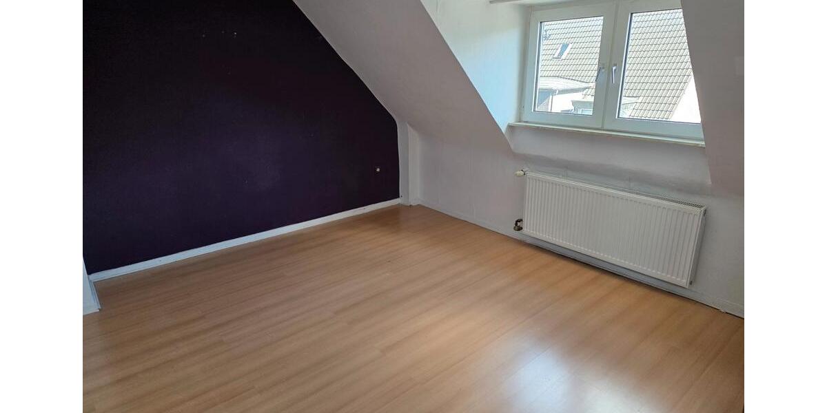 Dachgeschoßwohnung Oberhausen - 3.5 Zimmer, 80 m&sup2;, 590&euro; | Angebot:26396497