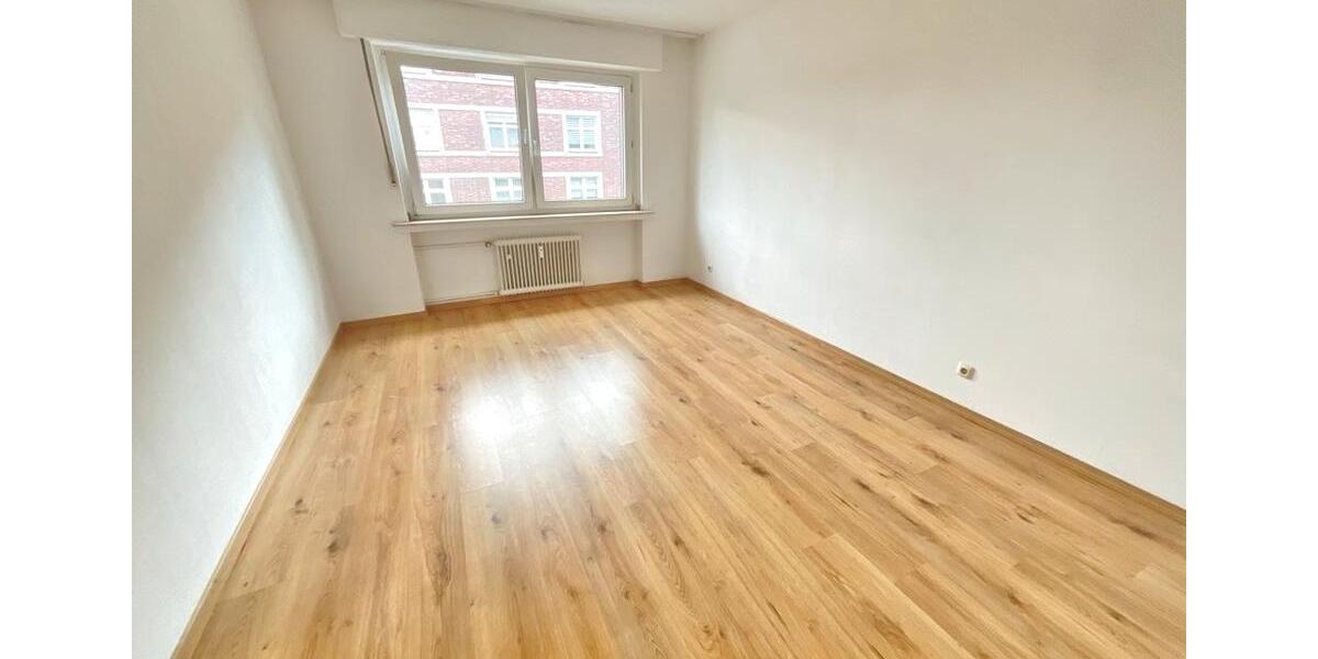 Große 3 Zimmerwohnung mit Balkon 3 zimmer
