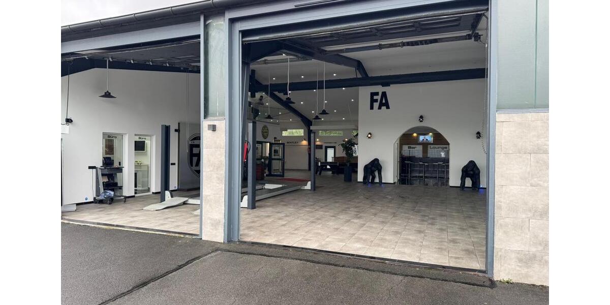 Befahrbare Autohaus Gewerbehalle Halle ca 900qm mit Büro zimmer