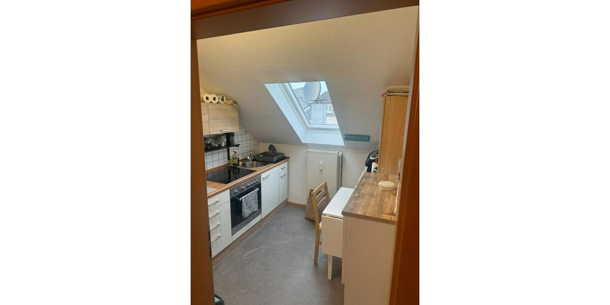 Möblierte Dachgeschosswohnung mit Dachterrasse 2 zimmer