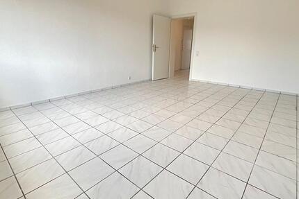 Frisch renoviert in Ihre eigene 2 Zimmerwohnung zimmer