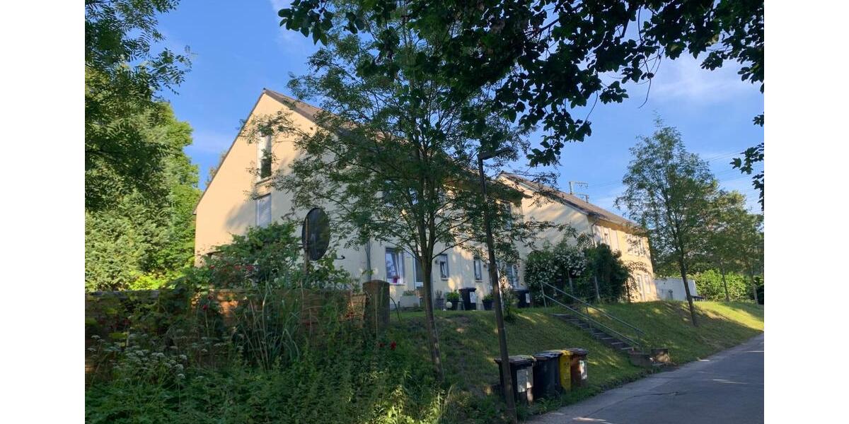 Doppelhaushälfte in guter Infrastruktur mit Sackgassenlage 4 zimmer