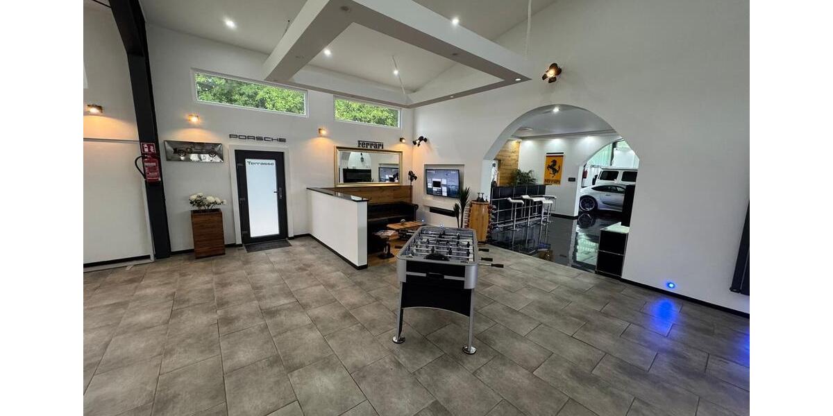 Befahrbare Autohaus Gewerbehalle Halle ca 900qm mit Büro zimmer