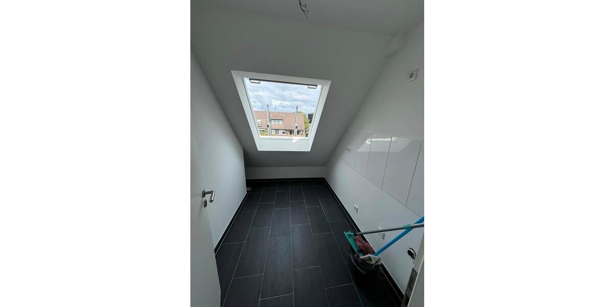 Dachgeschoßwohnung Duisburg Huckingen - 2 Zimmer, 50 m&sup2;, 600&euro; | Angebot:25052542