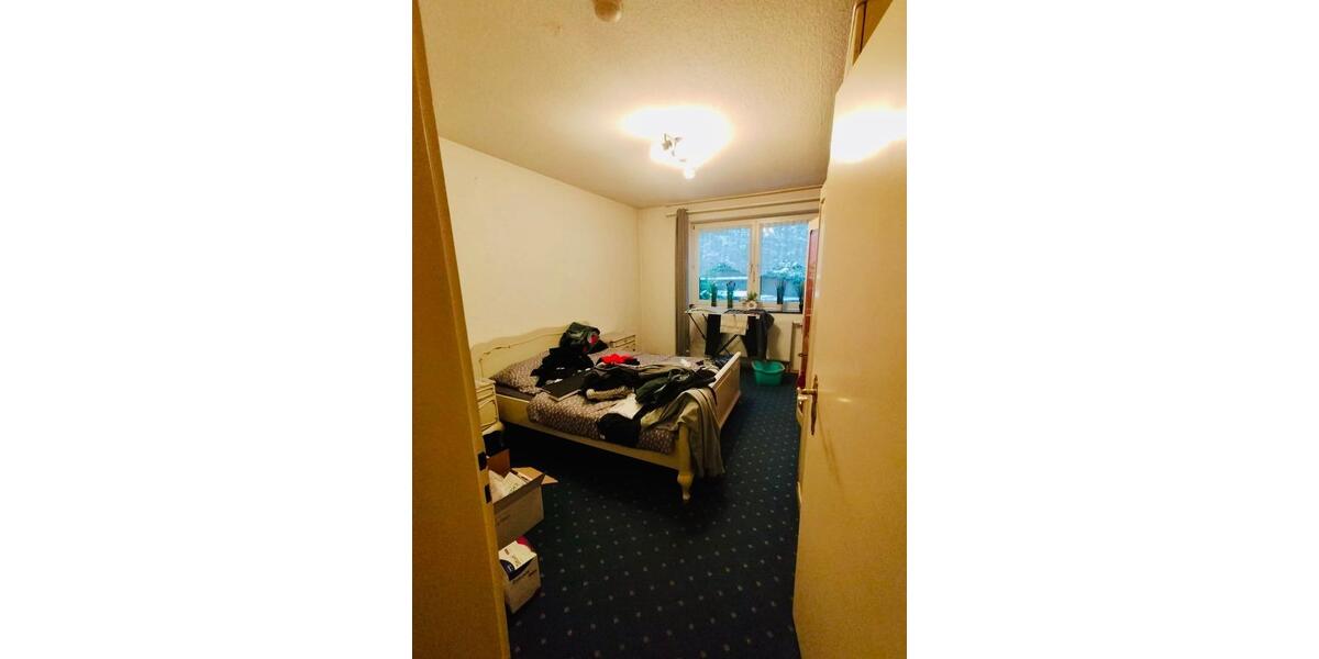 EG * Balkon * wird noch renoviert 3 zimmer