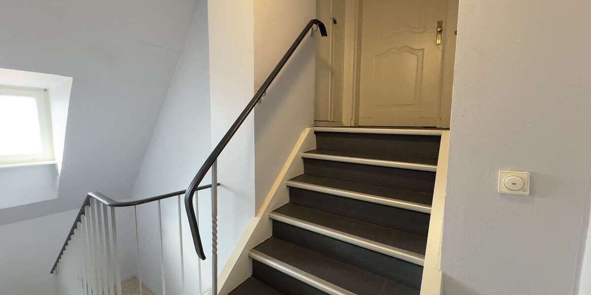 Charmante 2,5-Zimmer-Dachgeschosswohnung in Hattingens Altstadt mit hohen Decken und Komfort - Dachgeschoßwohnung Hattingen | Angebot:27365948