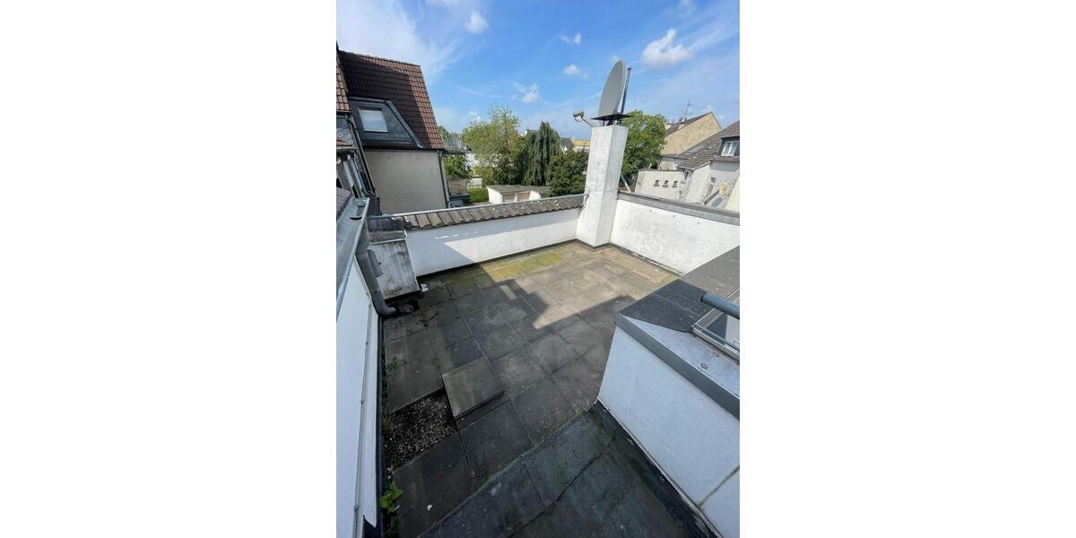 Möblierte Dachgeschosswohnung mit Dachterrasse 2 zimmer