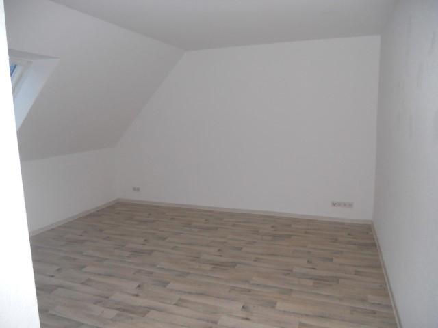Dachgeschoßwohnung Bochum Günnigfeld - 3.5 Zimmer, 73 m&sup2;, 570&euro; | Angebot:25050798