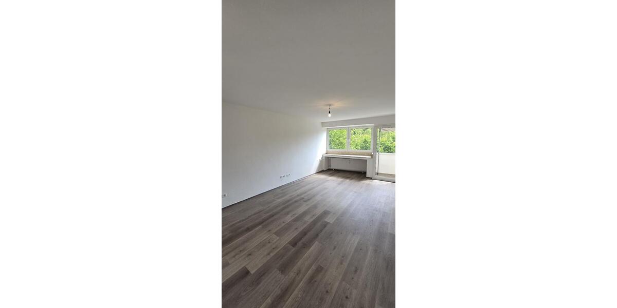 Sehr schöne renoverte 3 Zimmer Wohnung mit Balkon in Oberhausen zu vermieten zimmer