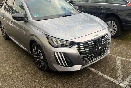 Peugeot 208 23.700 km 12.500 &euro; Gelsenkirchen 45892
