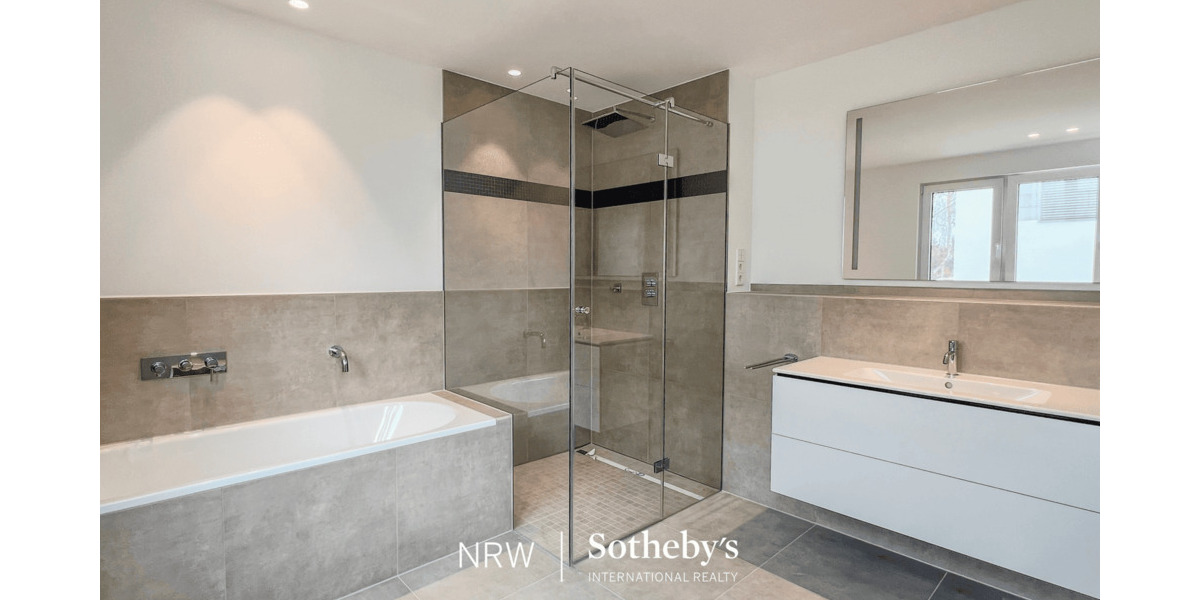 Etagenwohnung Essen / Bredeney Bredeney - 4 Zimmer, 154 m&sup2;, 2.944&euro; | Angebot:25926823