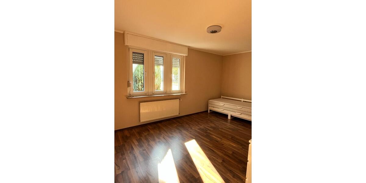 Erdgeschoßwohnung Bochum Höntrop - 3.5 Zimmer, 133 m&sup2;, 1.350&euro; | Angebot:26122154