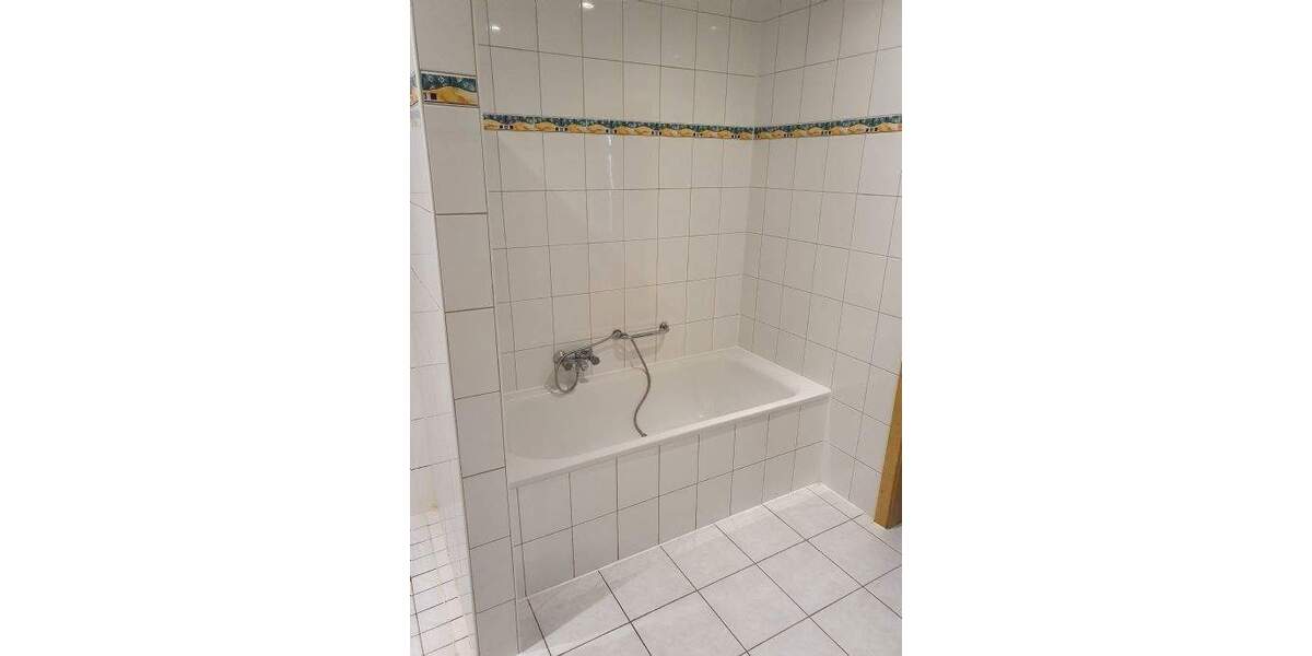 GELEGENHEIT!!! RENOVIERTE 3 ZIMMER ERDGESCHOSS WOHNUNG mit OFFENER KÜCHE + KLEINER TERRASSE in DUISBURG - RHEINHAUSEN - MITTE!!! 3 zimmer