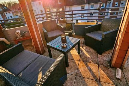 Schöne Dachgeschosswohnung mit großen Balkon 2 zimmer