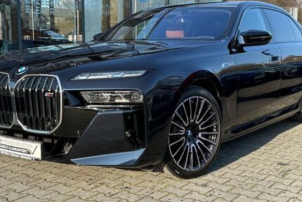 BMW i7 5.105 km 122.830 &euro; Mülheim 45472