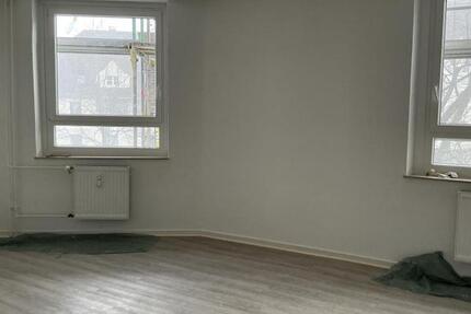 Wir renovieren für Sie bezugsfertig! Schön geschnittene 2-Zimmer 2 zimmer