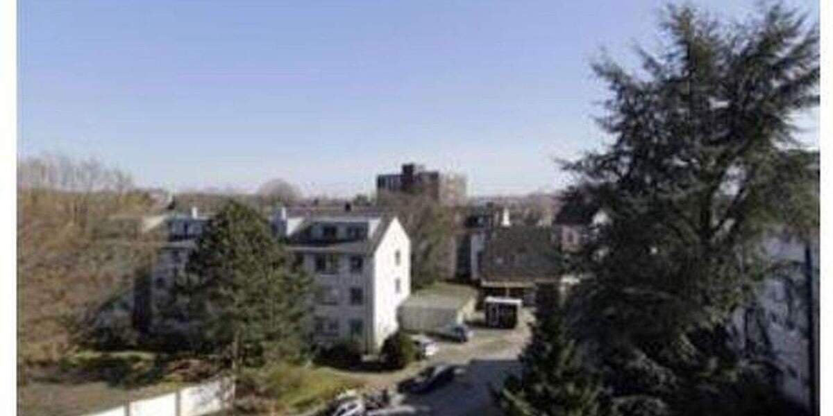 - günstige Verkehrslage - 1.5 Zi. Dachgeschosswohnung mit Einbauküche Provisionsfreie 1 zimmer