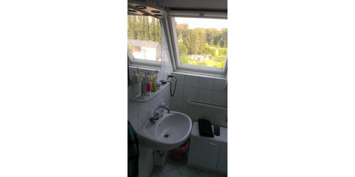 Dachgeschoßwohnung Ratingen Tiefenbroich - 1 Zimmer, 25 m&sup2;, 500&euro; | Angebot:25394269