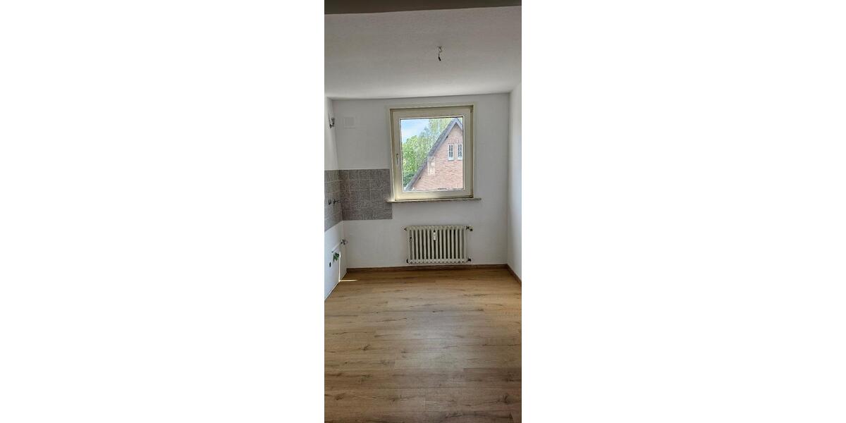 3 12 Raum DG-Wohnung in Gelsenkirchen-Erle mit Balkon 3.5 zimmer