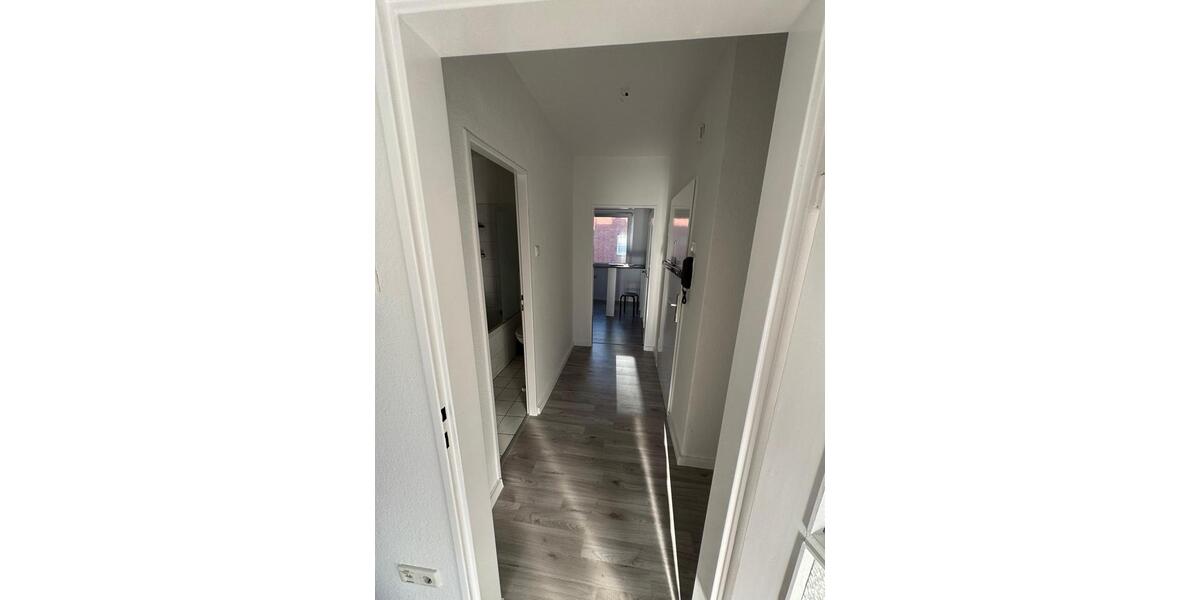 Dachgeschoßwohnung Duisburg Duisburg-Mitte - 1.5 Zimmer, 32 m&sup2;, 700&euro; | Angebot:26338757