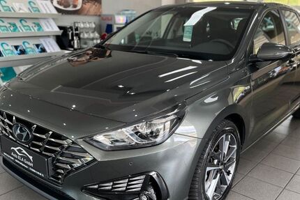 Hyundai i30 22.000 km 17.490 € Heiligenhaus 42579