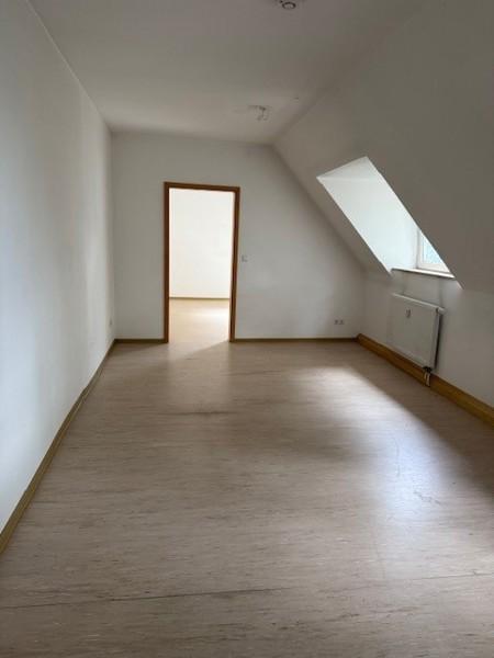 Ein tolles Wohngefühl: praktische 2,5-Zi.-Dachgeschosswohnung zimmer