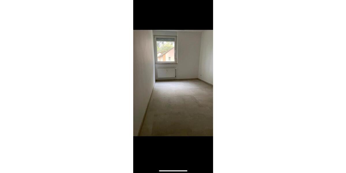 Wohnung EG 4 Zim. Mit Stellplatz weitere Bilder auf Wunsch 4 zimmer