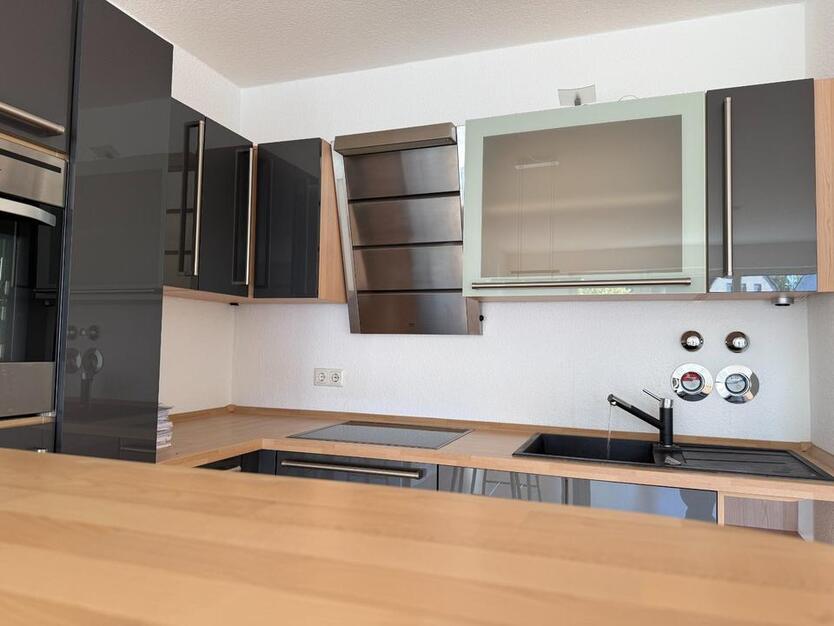 3,5Zimmerwohnung, Balkon, EBK und Garage! Provisionsfrei!!