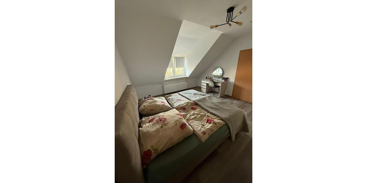 Dachgeschoßwohnung Gelsenkirchen Gelsenkirchen-Mitte - 3 Zimmer, 90 m&sup2;, 700&euro; | Angebot:24826571