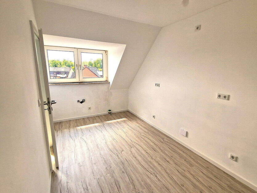 RE-OST: GEMÜTLICHE Wohnung NÄHE HOCHSCHULE: ERSTBEZUG NACH KOMPLETTRENOVIERUNG