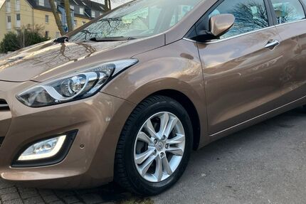 Hyundai i30 130.000 km 6.999 &euro; Essen 45359