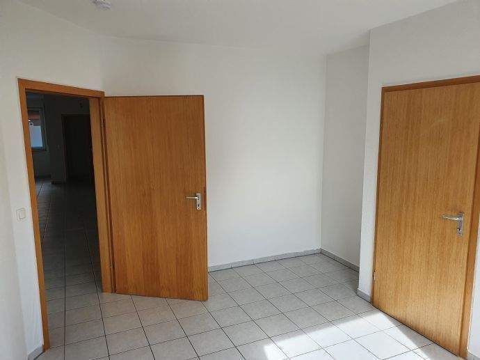 GELEGENHEIT!!! RENOVIERTE 3 ZIMMER ERDGESCHOSS WOHNUNG mit OFFENER KÜCHE + KLEINER TERRASSE in DUISBURG - RHEINHAUSEN - MITTE!!! 3 zimmer